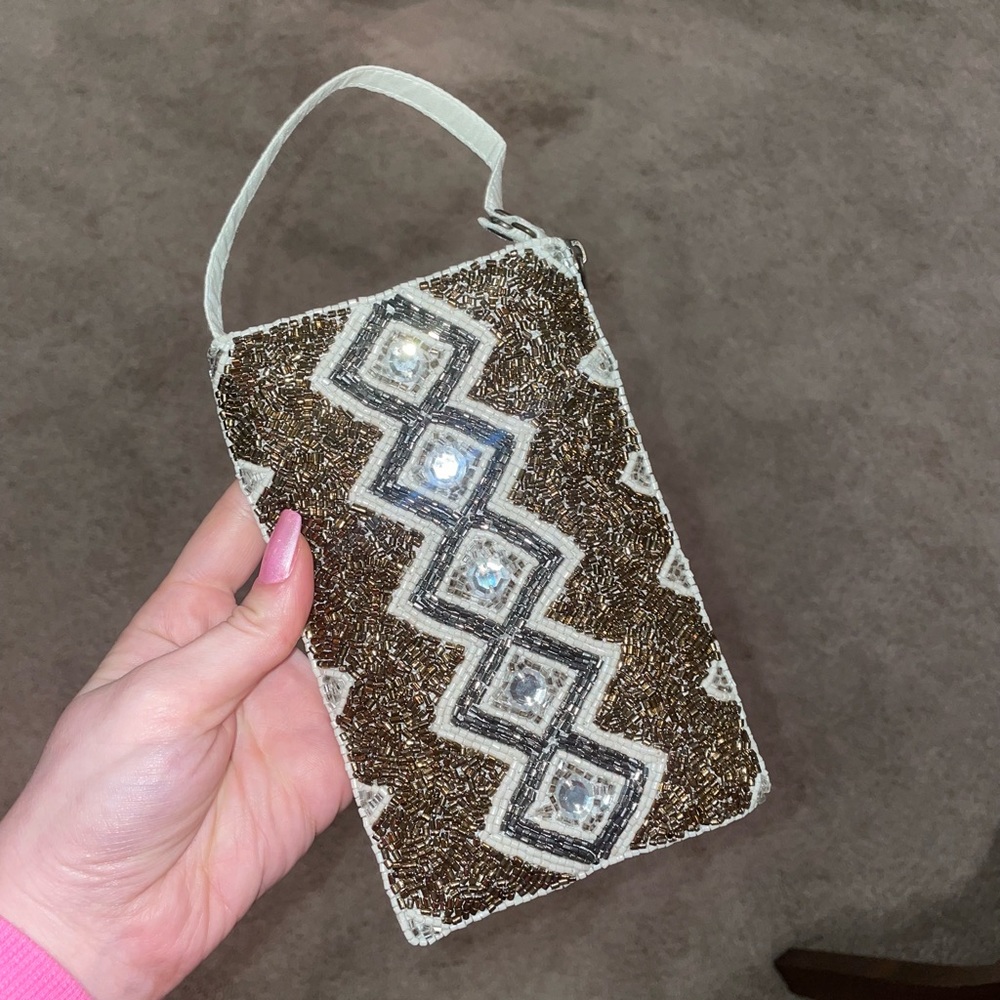 Beaded wristlet